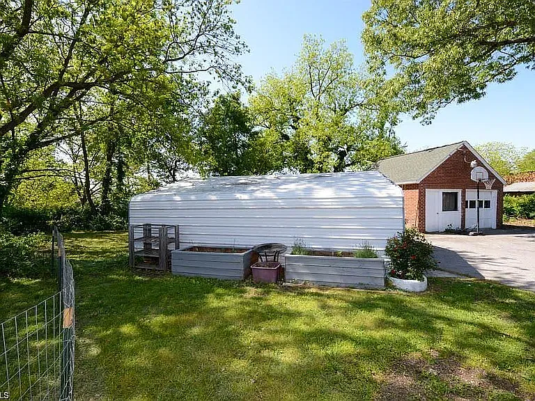 4 bed, 1574 sqft, $2,500 — Photo 4