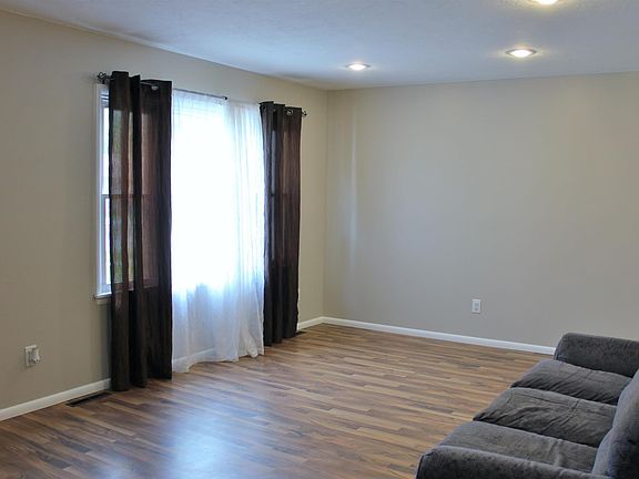 4th image of 500 E 30th St