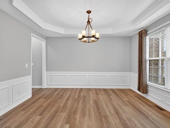 5th image of 740 Mayfair Ct