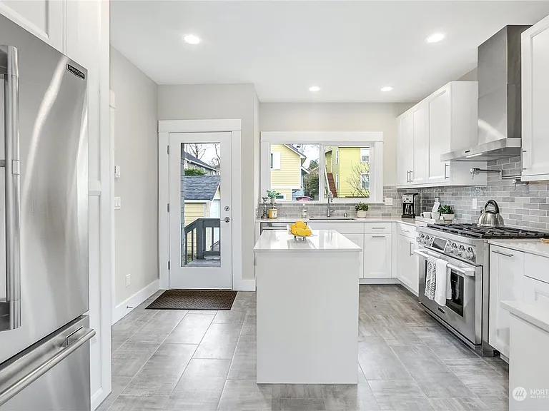 4541 5th Ave NE — Photo 12