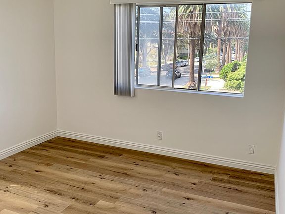 2nd image of 1101 Lincoln Blvd APT 2C