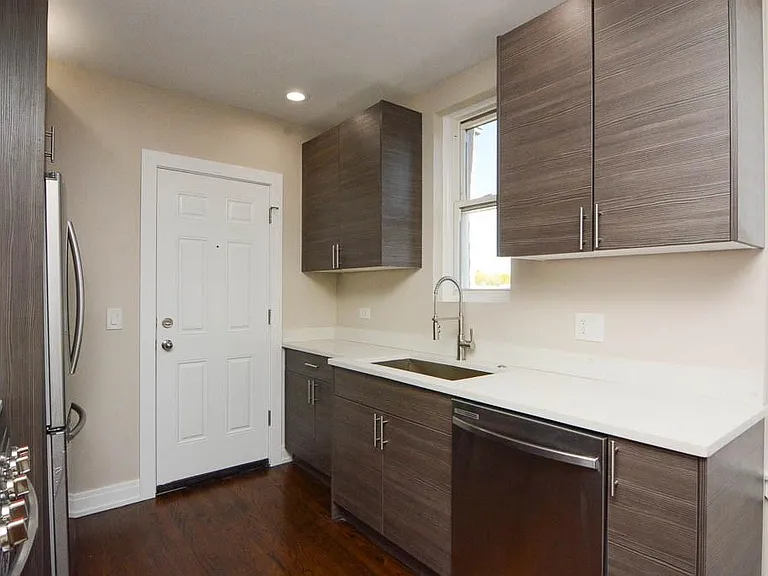 1434 W Farragut Ave #2C — Photo 3