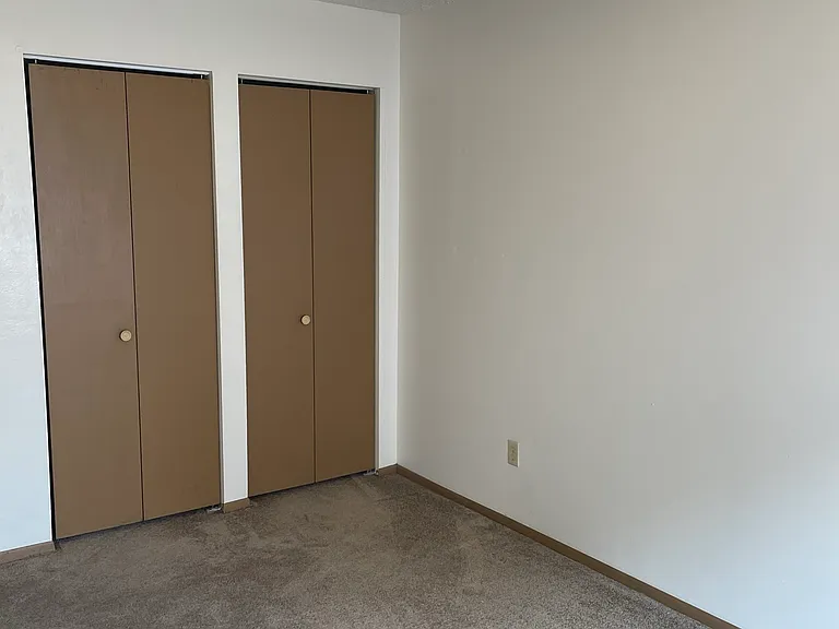 806 E College St #17 — Photo 9