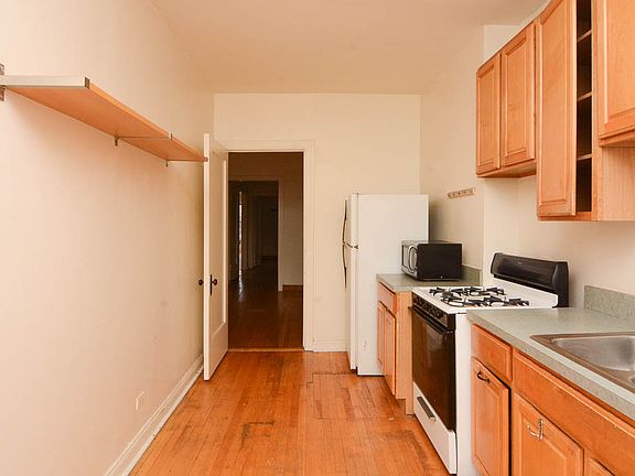 4th image of 1727 W Catalpa #3W