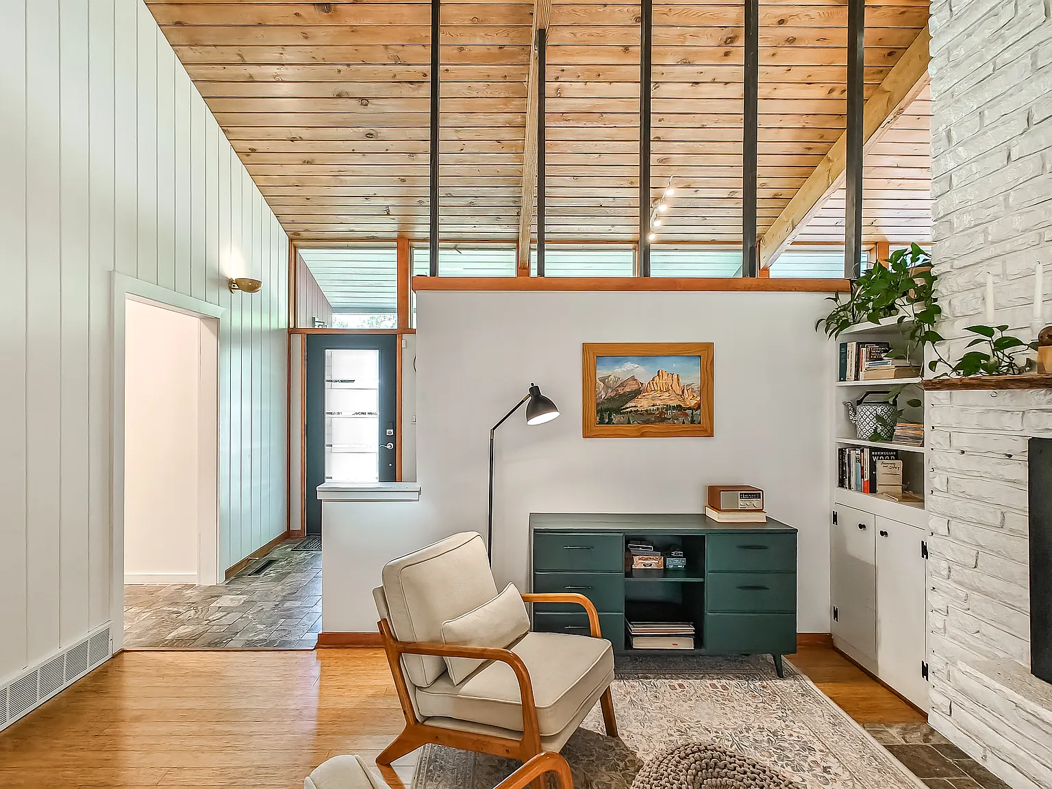 4 bed, 2600 sqft, $3,300 — Photo 3