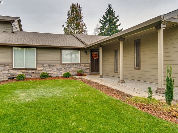 3rd image of 9912 NE 28th Cir