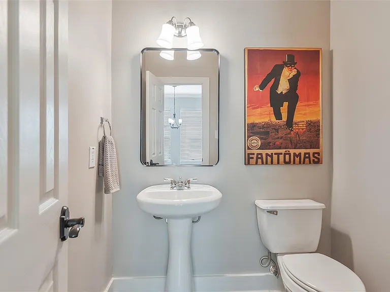 1207 Nagle St — Photo 17