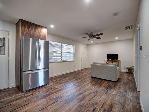 5th image of 1146 King Arthur Ct APT 115