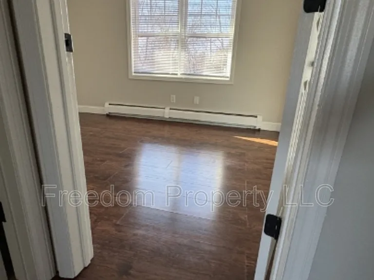 569 Center St #7 — Photo 16