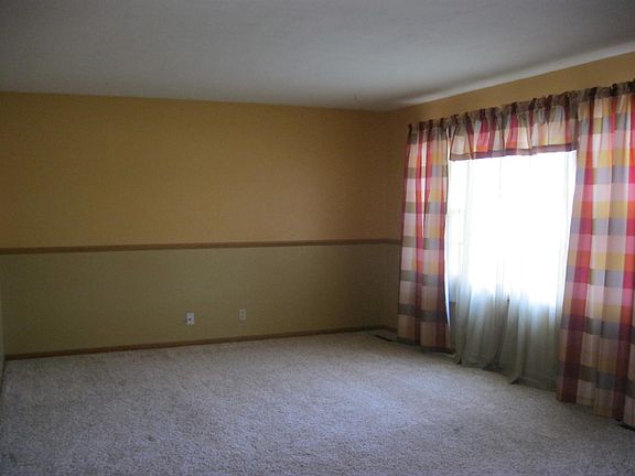 2nd image of 204 S Jefferson St APT B