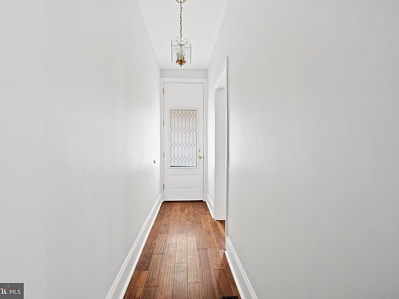 3rd image of 321 Franklin Ave