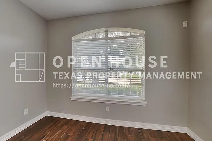3 bed, 2.5 bath, 2382 sqft, $2,200 — Photo 3