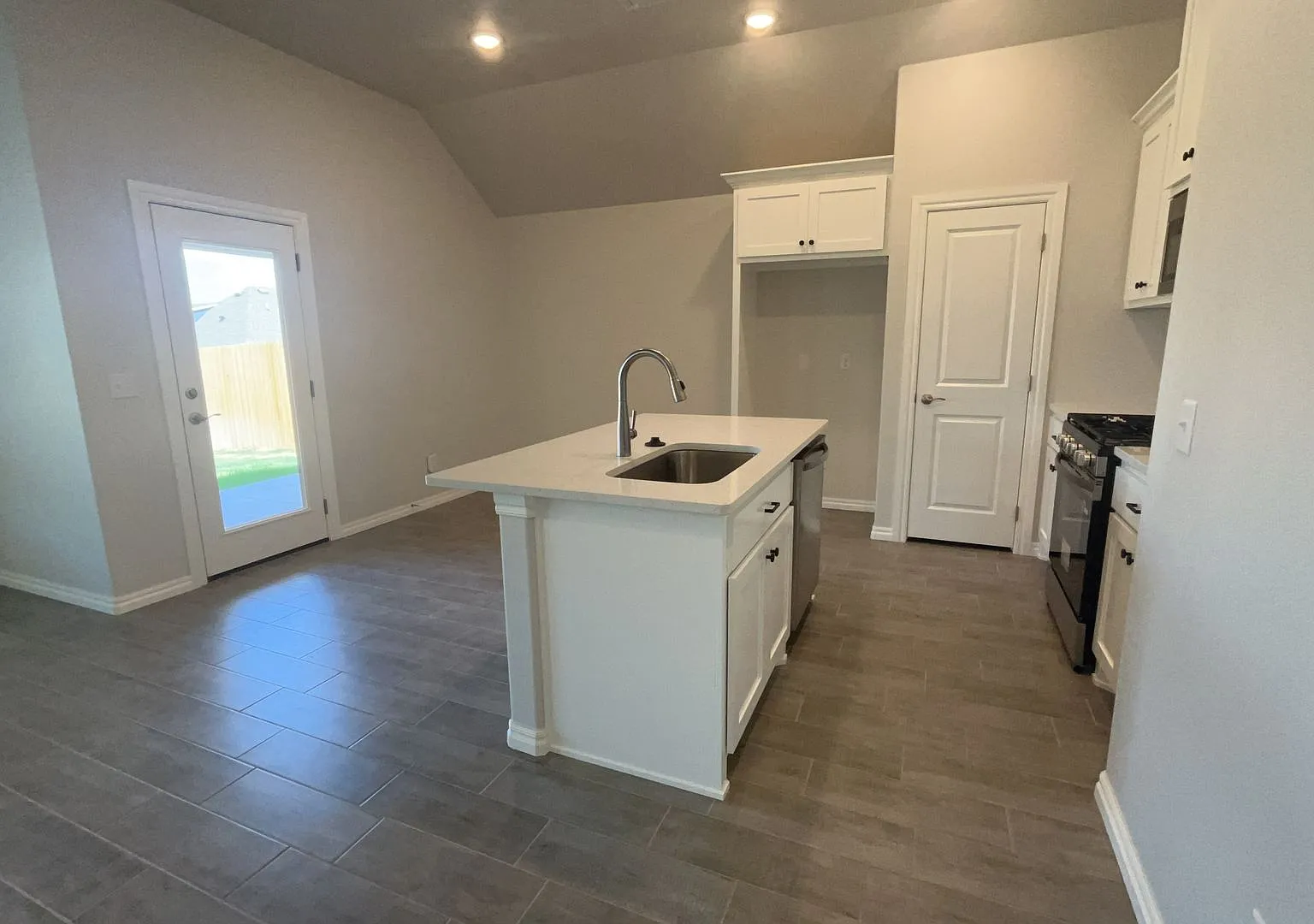 Brand New 3 Bedroom Home in Edmond with Storm Shelter — Photo 4