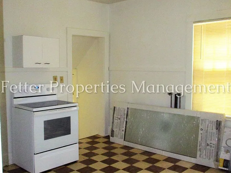 1661 Burdette Ave — Photo 6