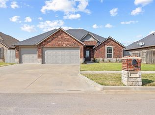 2701 Falling Leaves Dr, Weatherford, OK 73096