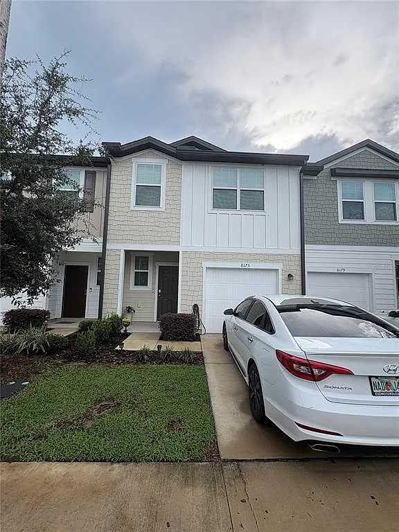 3 bed, 2.5 bath, 1386 sqft, $2,200 — Photo 2