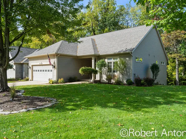 1913 Oakleigh Woods Dr NW, Grand Rapids, MI 49504