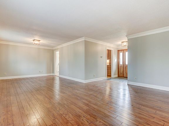 5th image of 7529 Glastonbury Rd