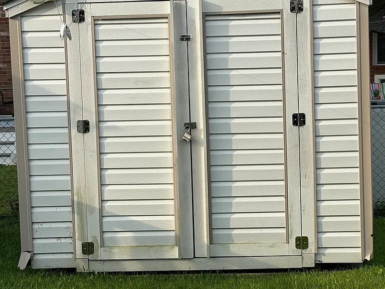 Storage shed (includes use of beach chairs and umbrellas) /shed is a great spot to store bikes if you plan to rent