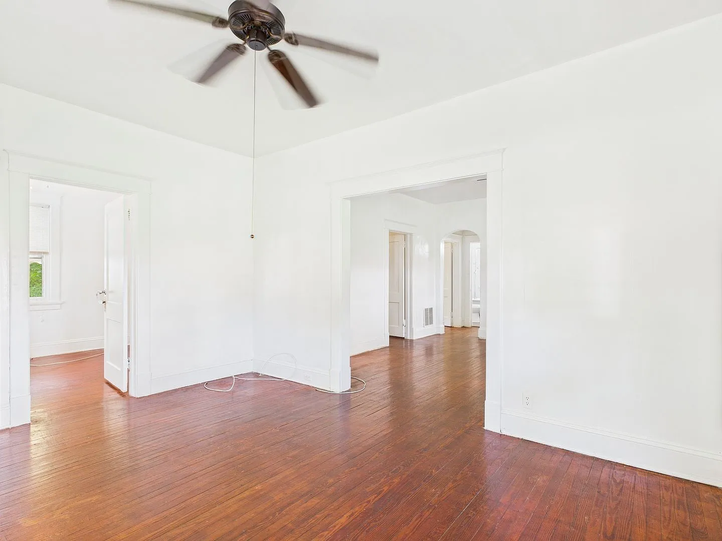 3 bed, 1.0 bath, 1048 sqft, $1,700 — Photo 3