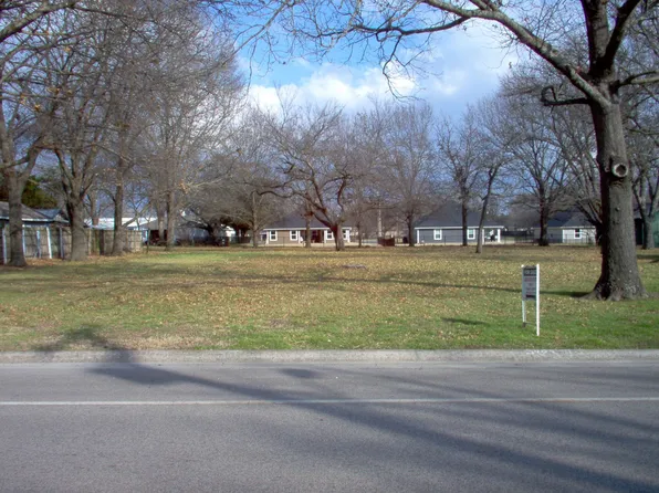 1402 S Grand Ave, Gainesville, TX 76240