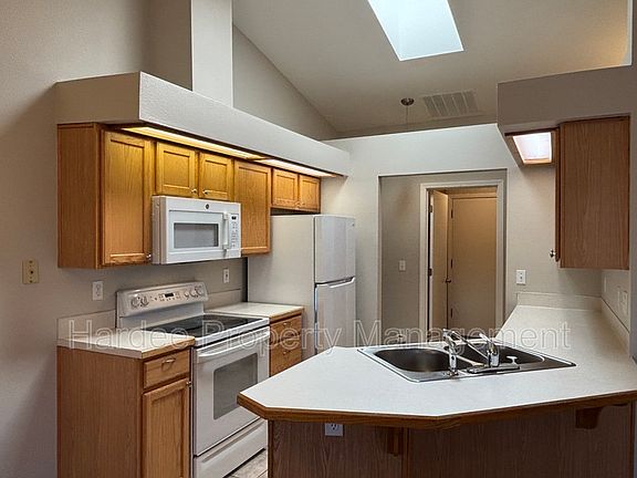 3rd image of 1362 E Pineridge Dr