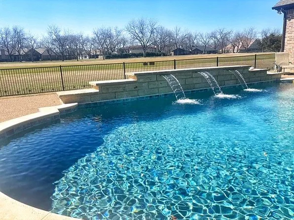5014 Largo Dr, Granbury, TX 76049