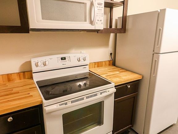 5th image of 1026 Bertrand St #3