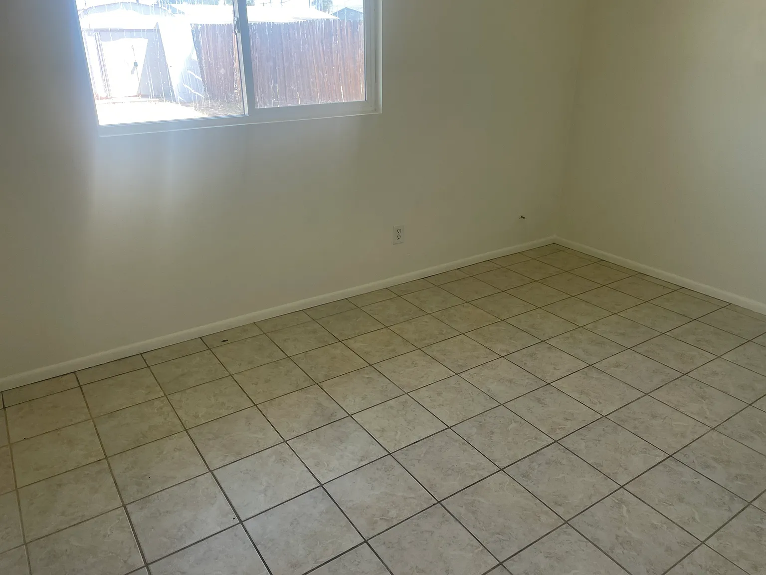 3 bed, 1300 sqft, $1,300 — Photo 4