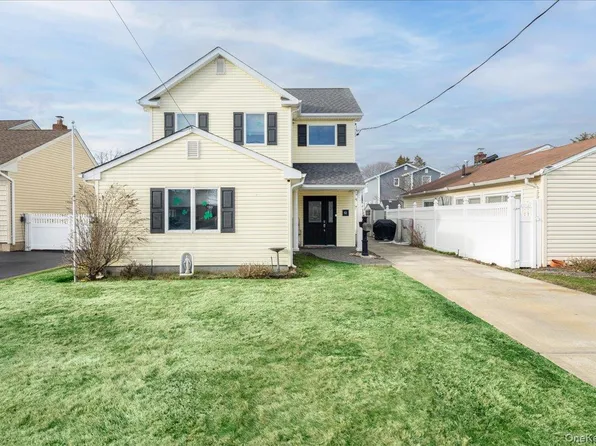 61 Cedar Street, Massapequa, NY 11758