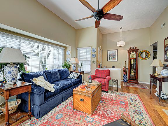 5th image of 1119 Viburnum Dr