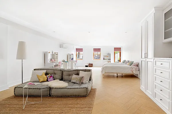 Sold by Compass | media 21