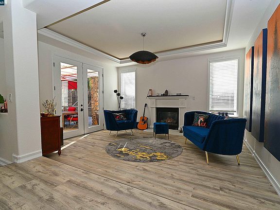 4th image of 829 Deer Spring Cir