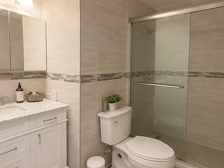 1723 Broadway — Photo 7