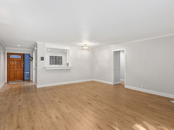 5th image of 8860 Villa La Jolla Dr Unit 105