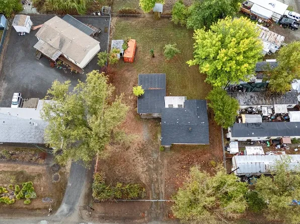 1048 Seeley St, Myrtle Creek, OR 97457