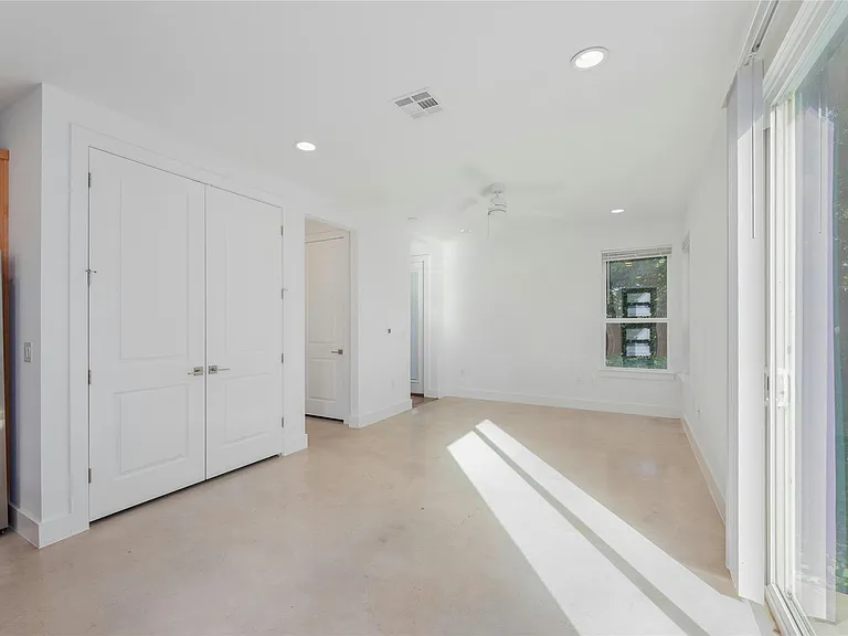 1114 Walton Ln #B — Photo 10
