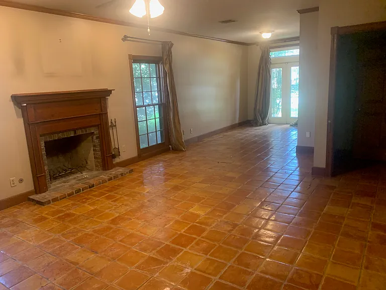 primary bedroom/sitting area