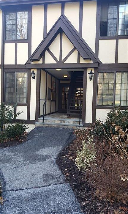 1st image of 40 Foxwood Dr APT 8