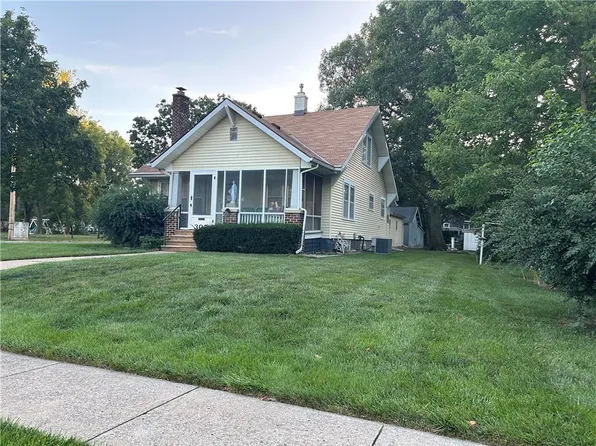 305 N Pine St, Olathe, KS 66061