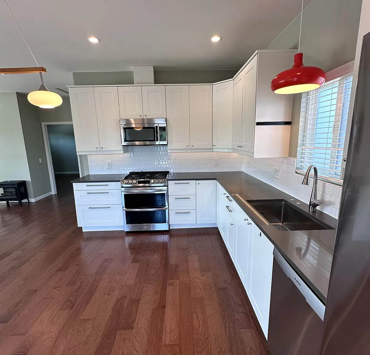 2 bed, 1000 sqft, $3,200 — Photo 2