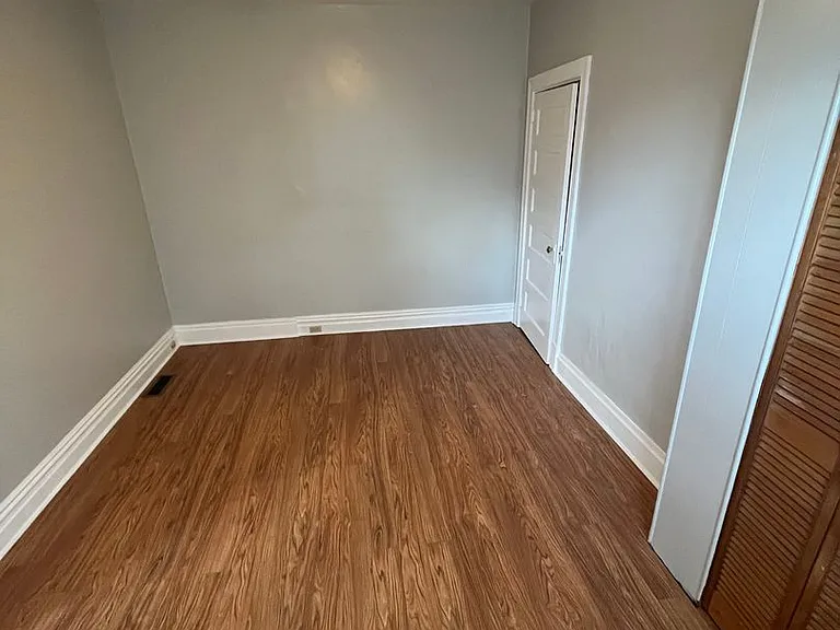 151 Kendall Ave - (04121) — Photo 8