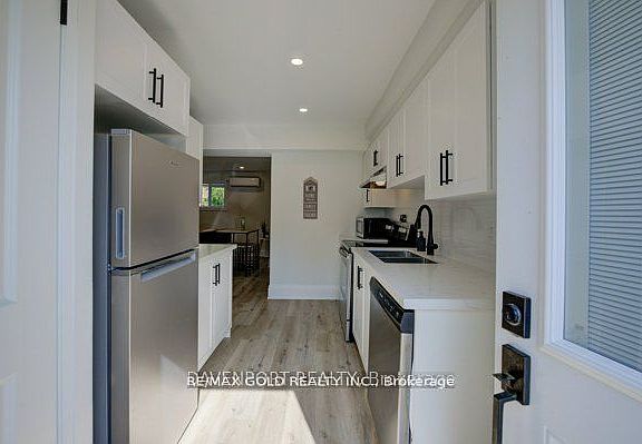 3rd image of 91 Locks Rd Unit 2