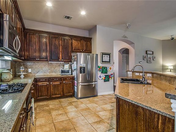3rd image of 15720 Twin Cove Dr