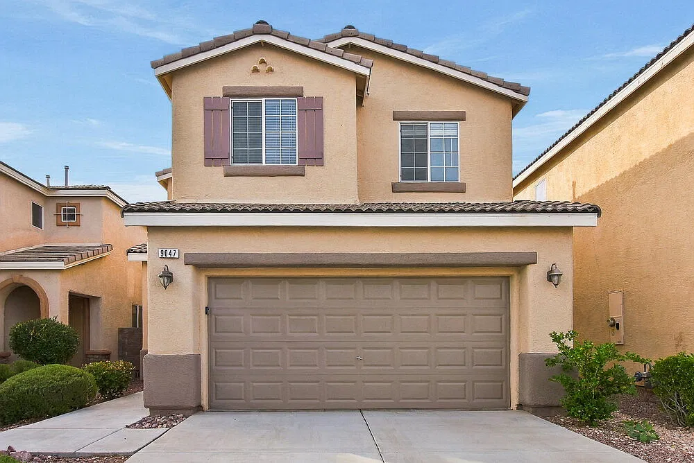 3 bed, 2.5 bath, 1988 sqft, $2,215 — Photo 1