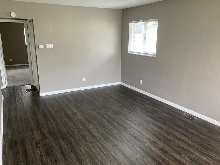 1718 S Smithville Rd — Photo 6