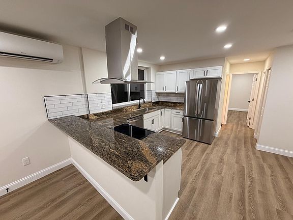 5th image of 538 Clinton Springs Ave #2