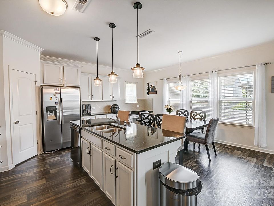1st image of 109 Maggie Dr