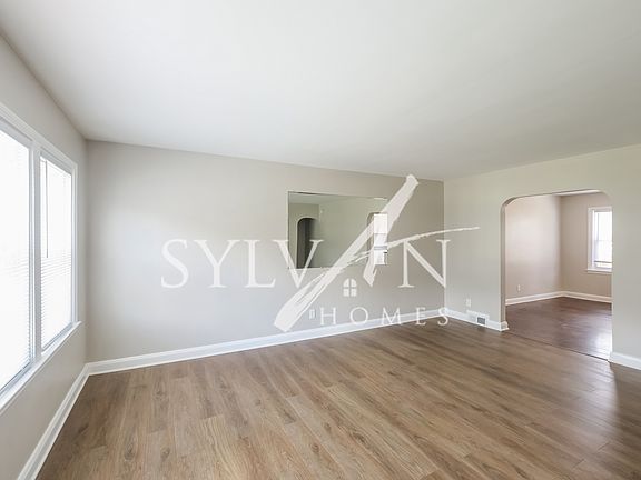 017-photo-living-room-11599799_08192022