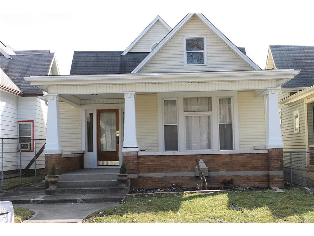 1605 Hoyt Ave photo 1